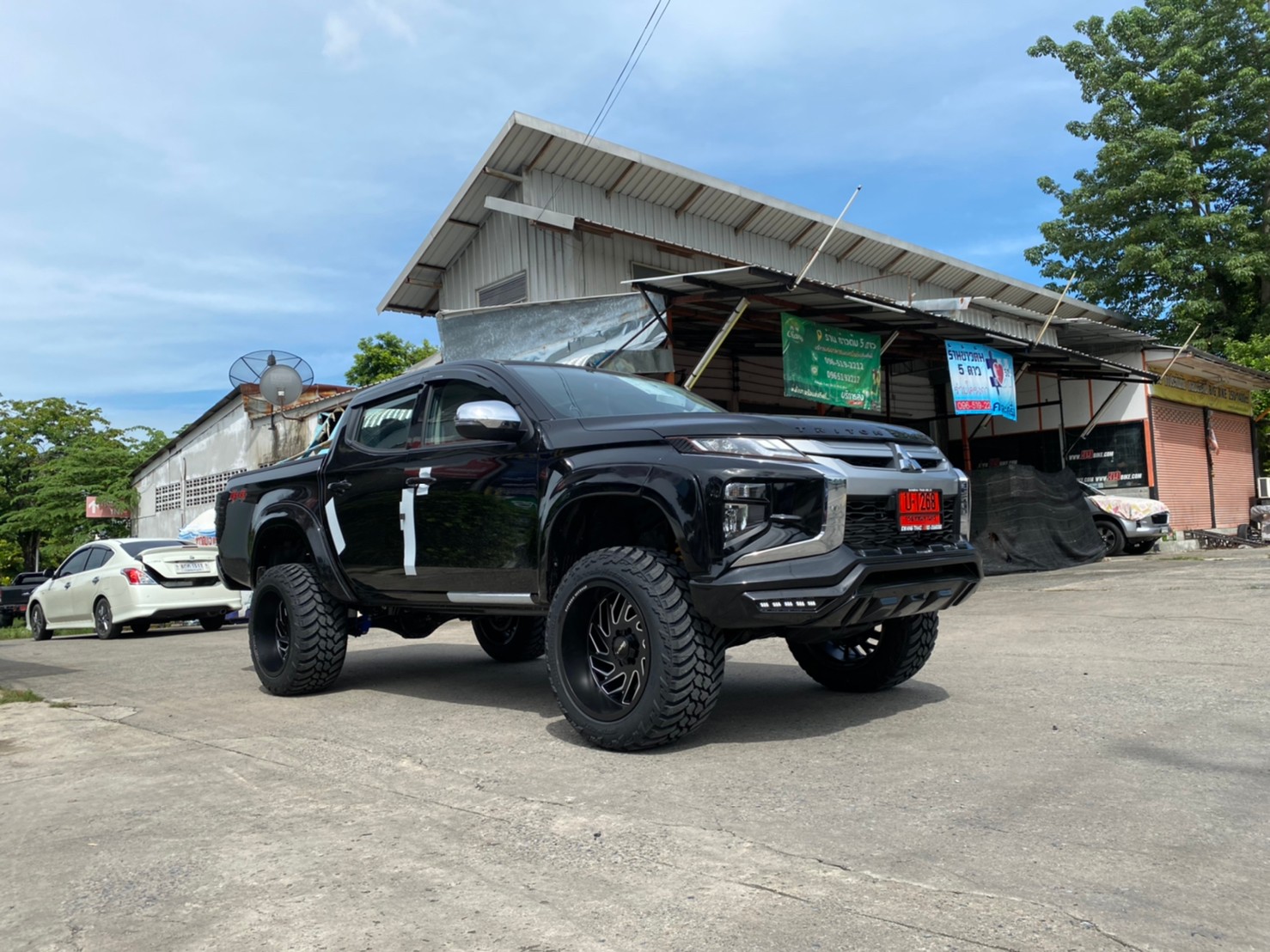 TRITON ป้ายแดงจัดทรงเมกาที่ STEP9