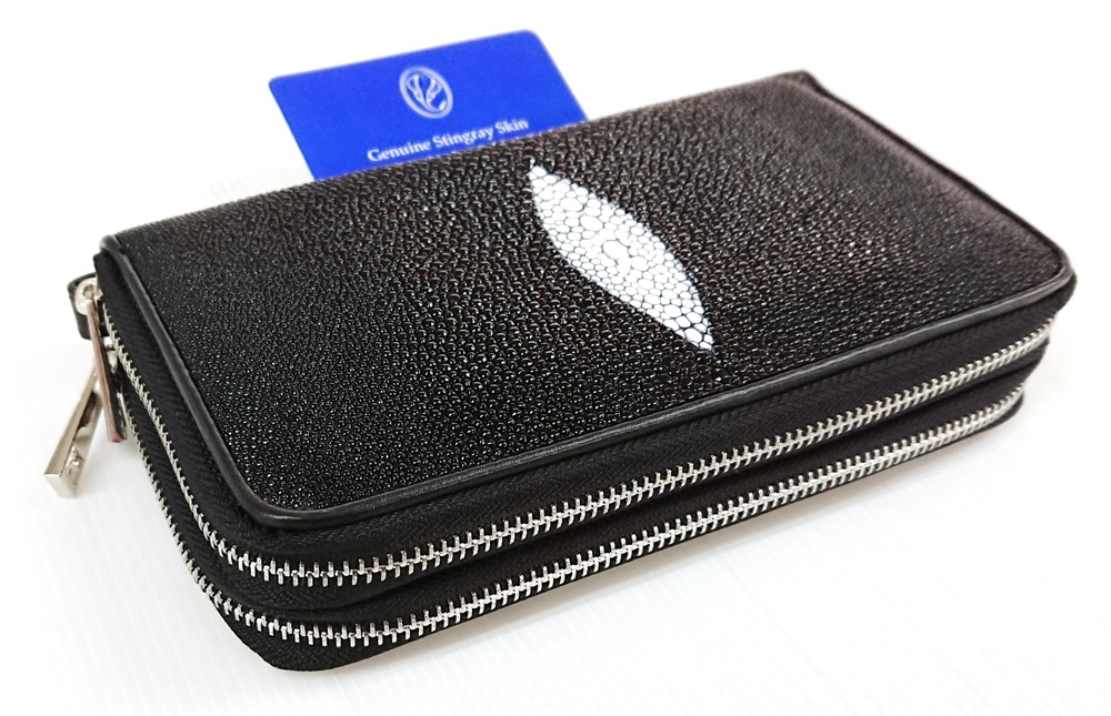 กระเป๋าสตางค์หนังปลากระเบนแท้ สีดำ ซิปรอบคู่