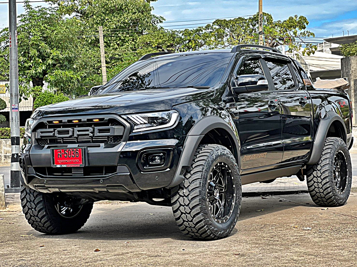 FORD WILDTRAK ชุดแต่งรอบคัน ทรงเมกาที่ STEP9