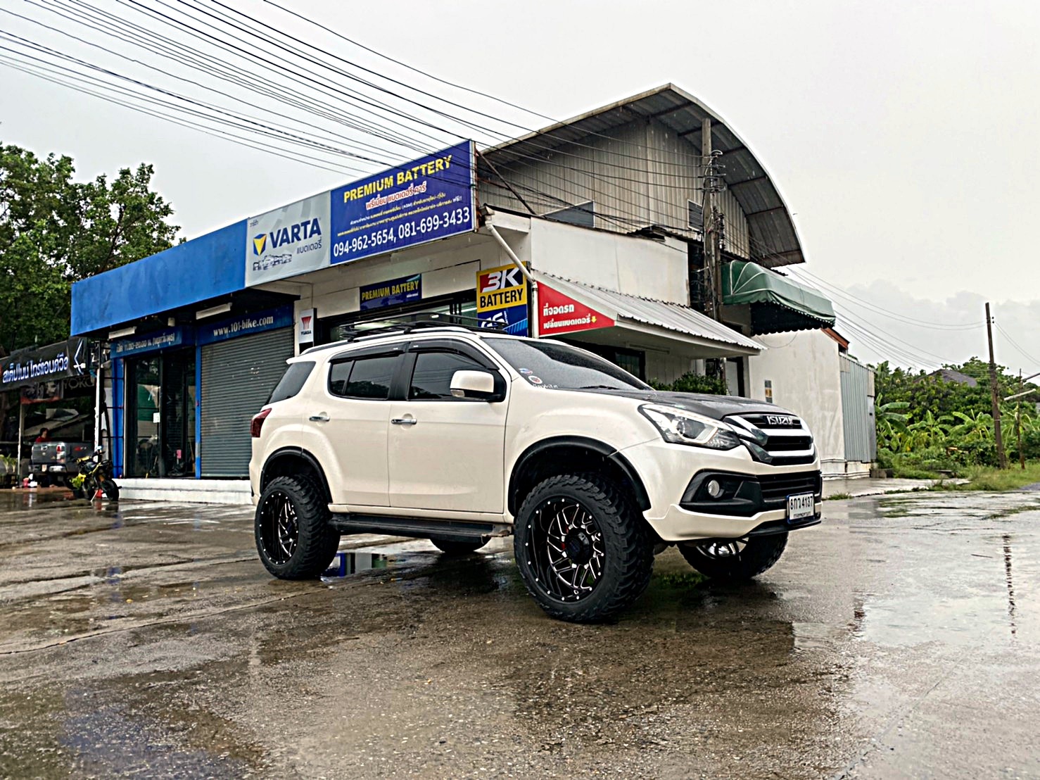 MU-X ทรงเมกา หล่อที่ STEP9