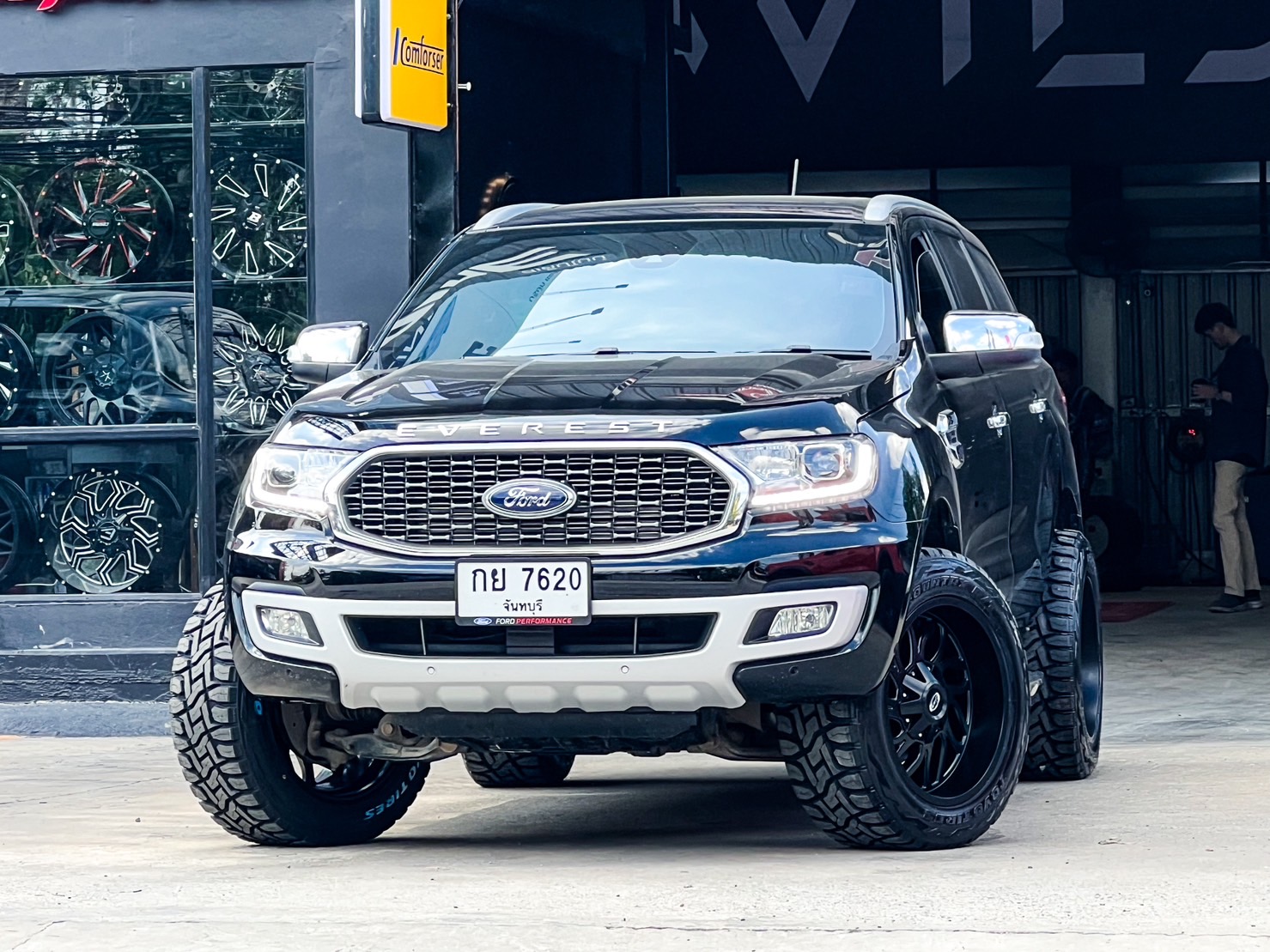 FORD EVEREST จองคิวมาจาก จันทบุรี คันนี้เดิมไม่ยก ทรงนี้เลย