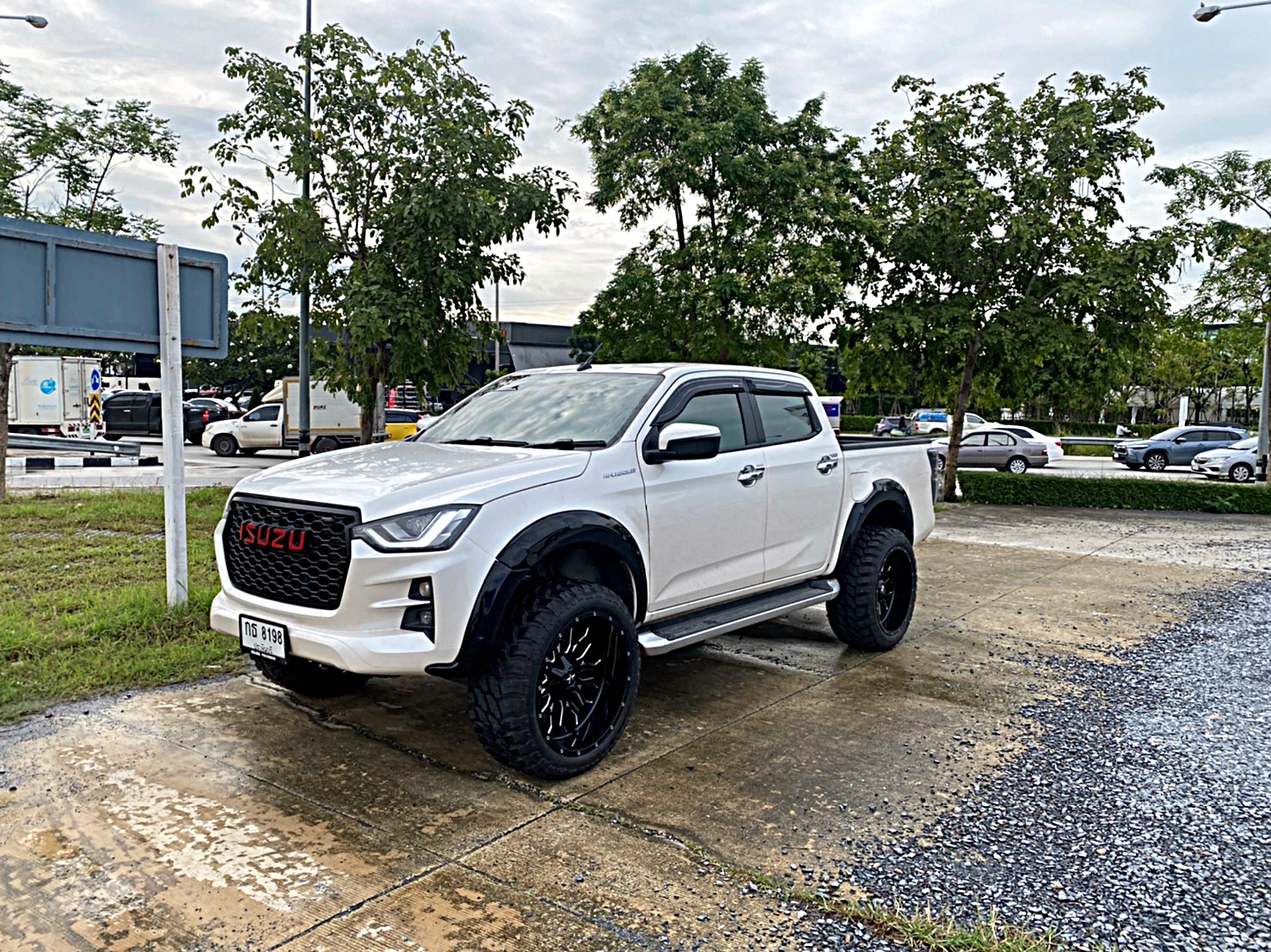 D-MAX ทรงเมกา มาไกลจากปราจีนบุรี