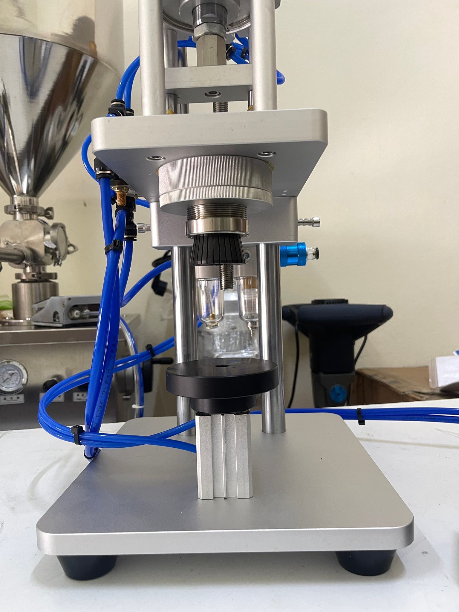 🌈15920 เครื่องหนีบปิดขอบฝาขวดน้ำหอม กึ่งอัตโนมัติ สะดวกไม่ต้องออกแรง รุ่น CYT-01