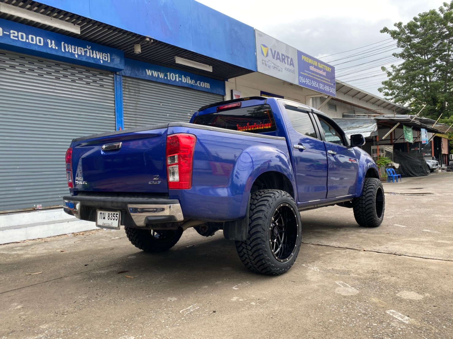 D-MAX มาจากสุพรรณบุรี จัดทรงเมกาที่ STEP9