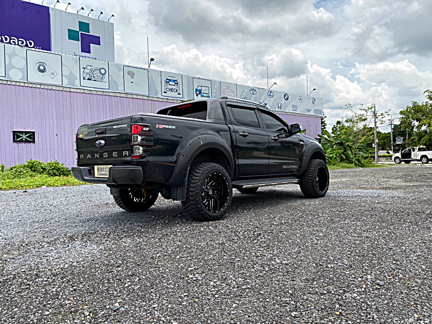 FORD WILDTRAK จัดทรงเมกาที่ STEP9