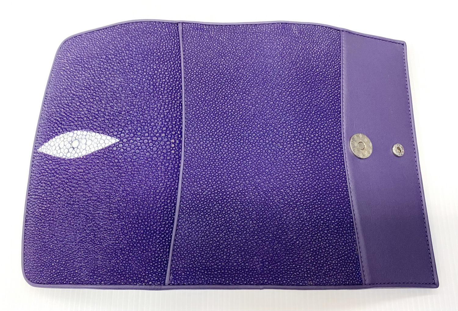 กระเป๋าสตางค์หนังปลากระเบนแท้1ตา 3พับยาว สีม่วง