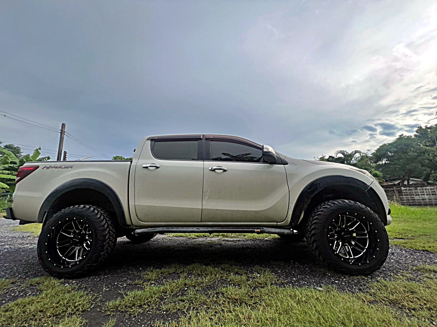 ตัวอย่างการแต่งรถแนวเมกา สำหรับ MAZDA