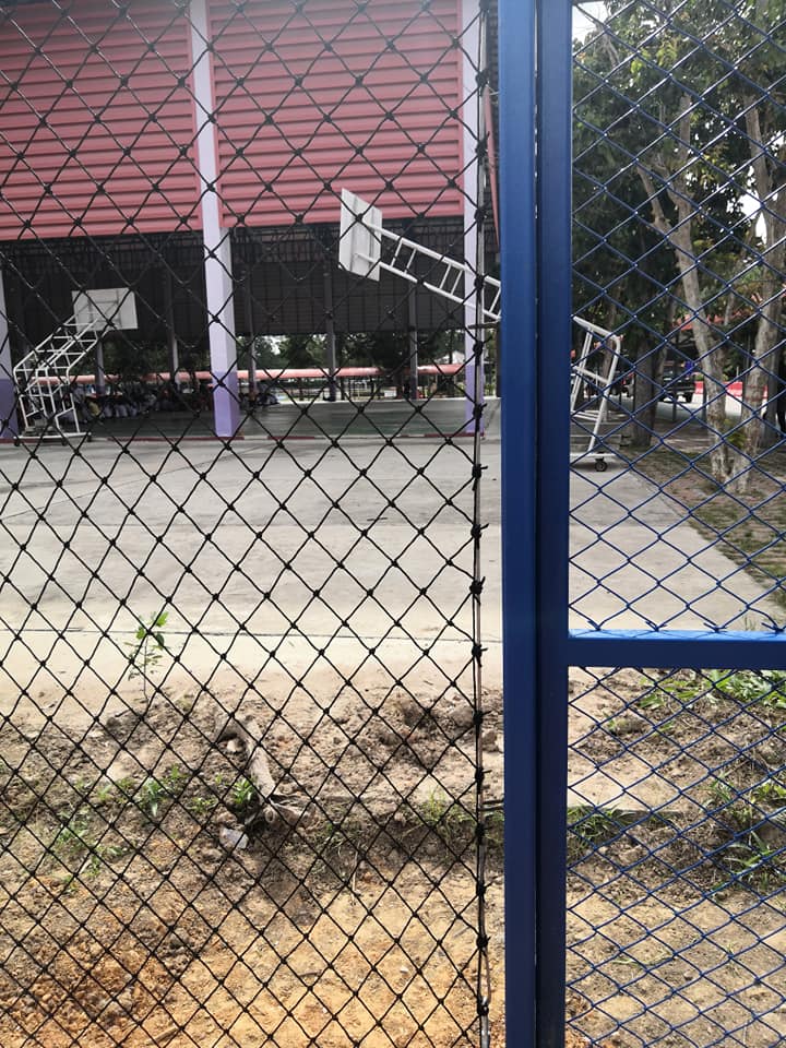 ติดตั้งตาข่ายกั้นสนามบาส