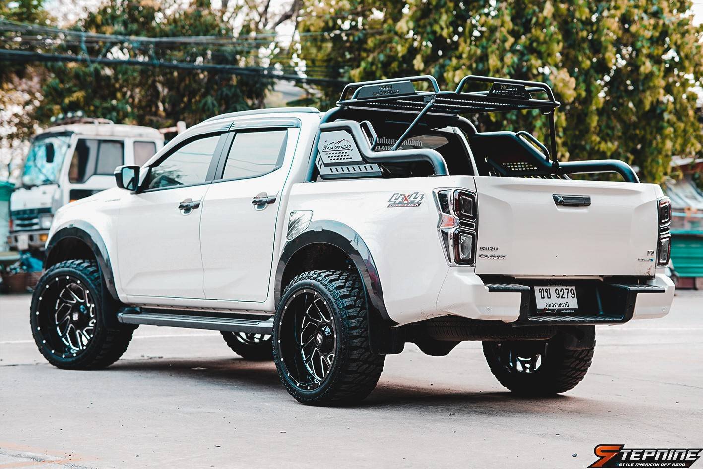 D-MAX จองคิวมาจากอุบลราชธานี แต่งทรงเมกาที่ STEP9