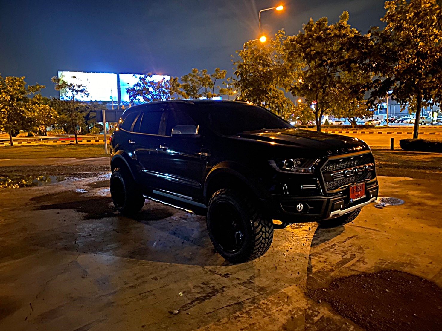 FORD EVEREST ทรงเมกา ล้อ HOSTILE H120 โคตรหล่อ
