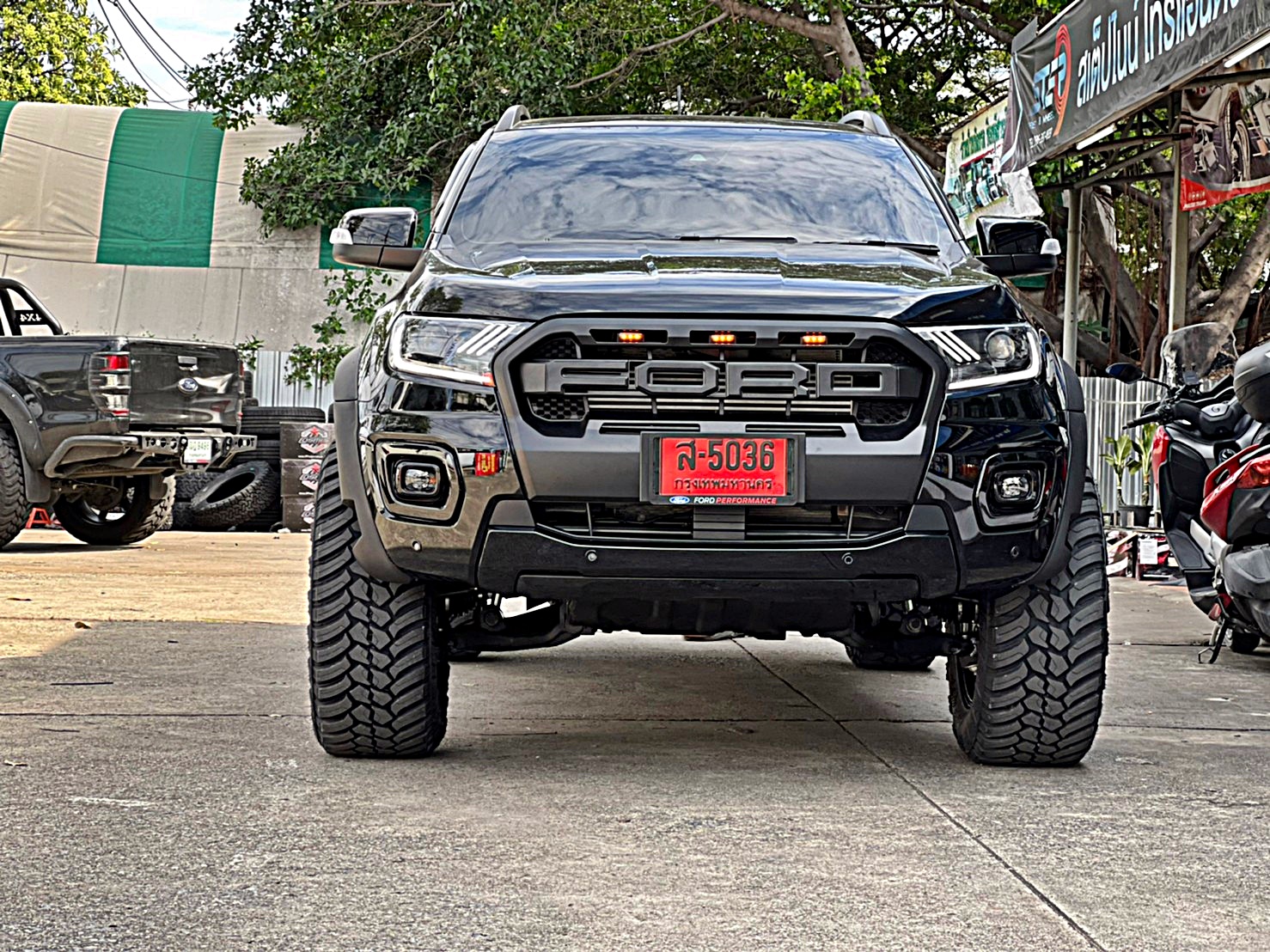 FORD WILDTRAK ชุดแต่งรอบคัน ทรงเมกาที่ STEP9