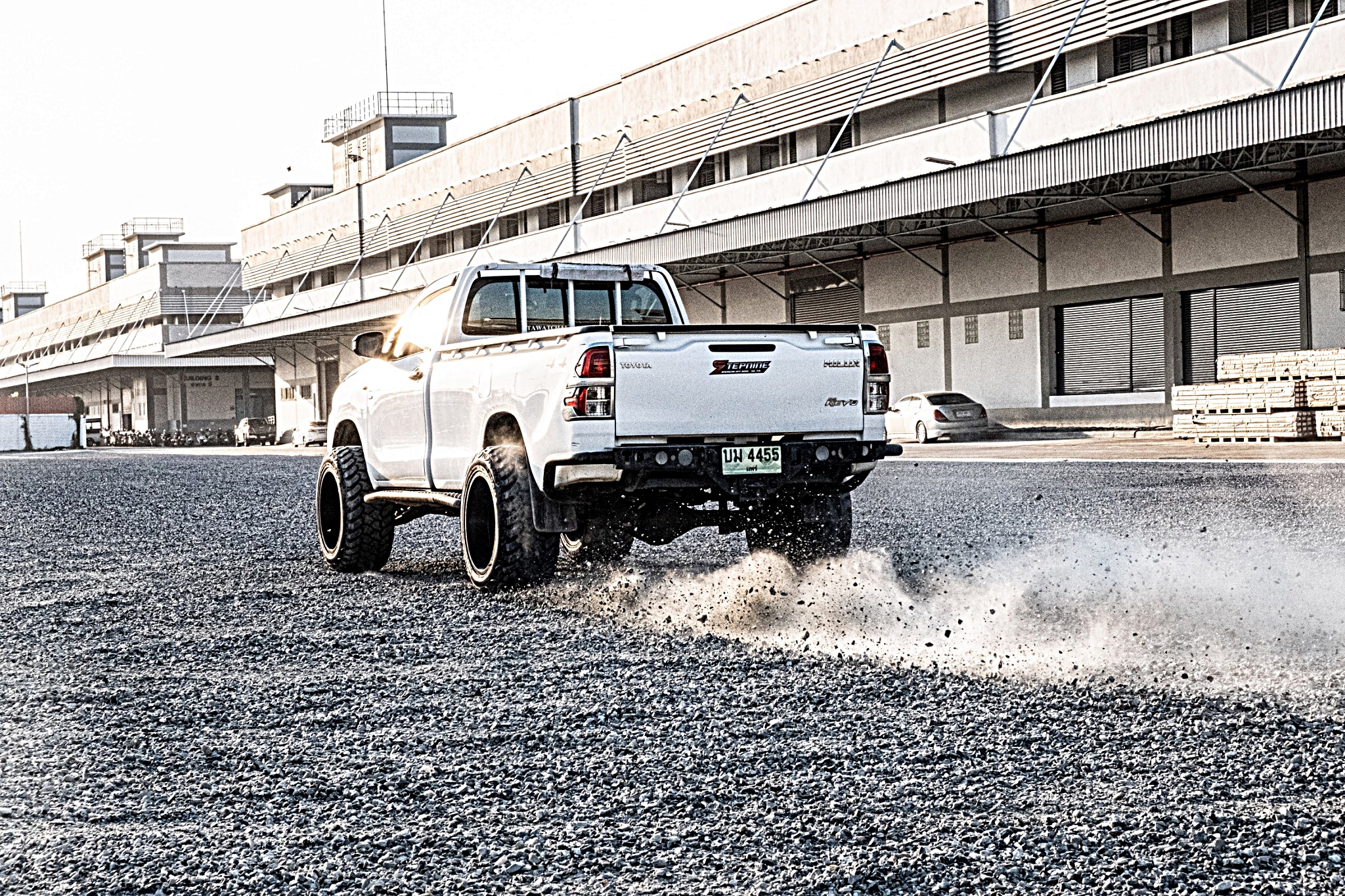 REVO หัวเดียว จองคิวจากแพร่ ทำทรงเมกาที่ STEP9