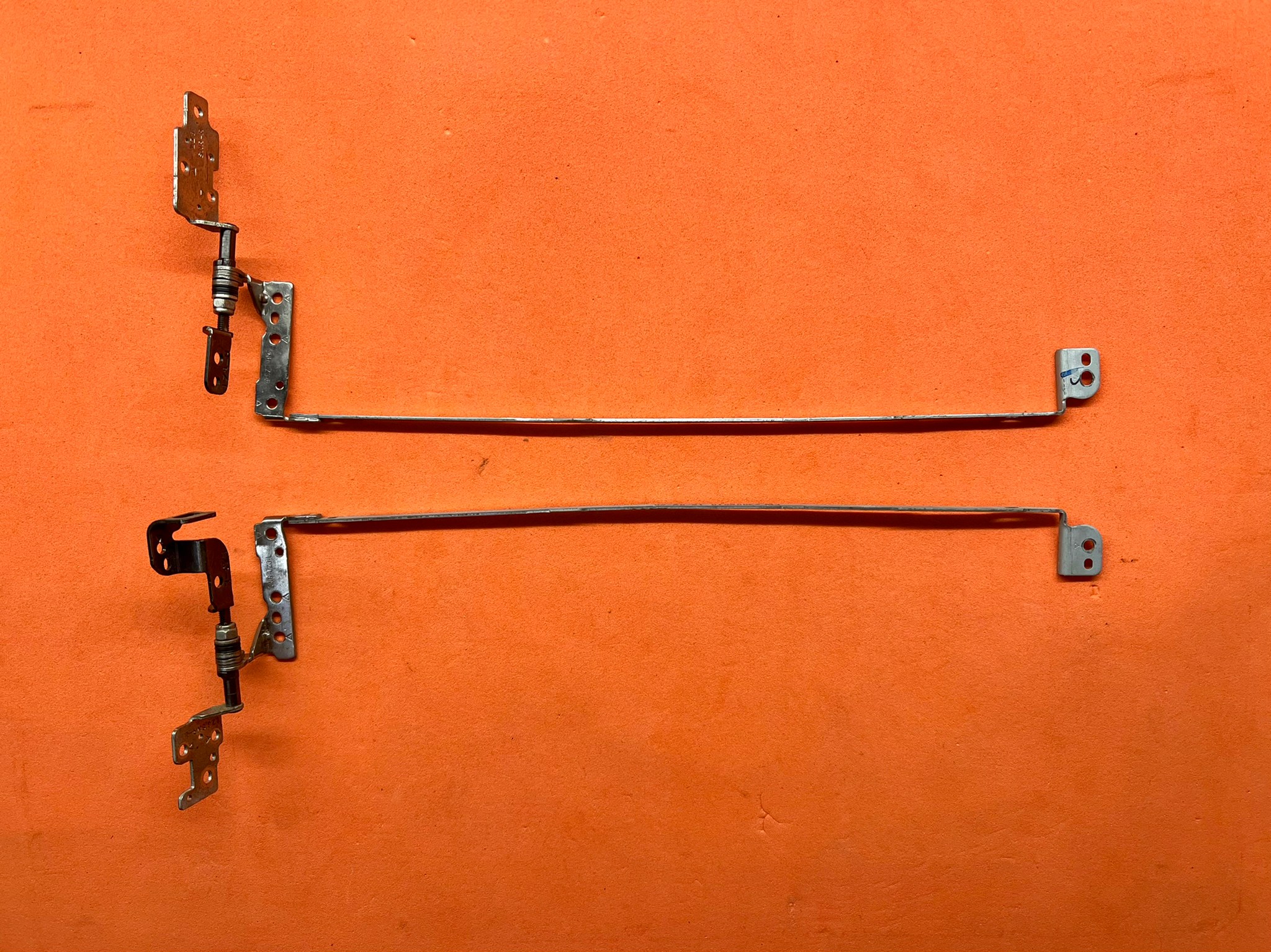 MT03816 ขาบานพับโน้ตบุ๊ค Lenovo IdeaPad Z580 Series Hinges Left & Right FBLZ3005010 (สินค้ามือสอง) 2