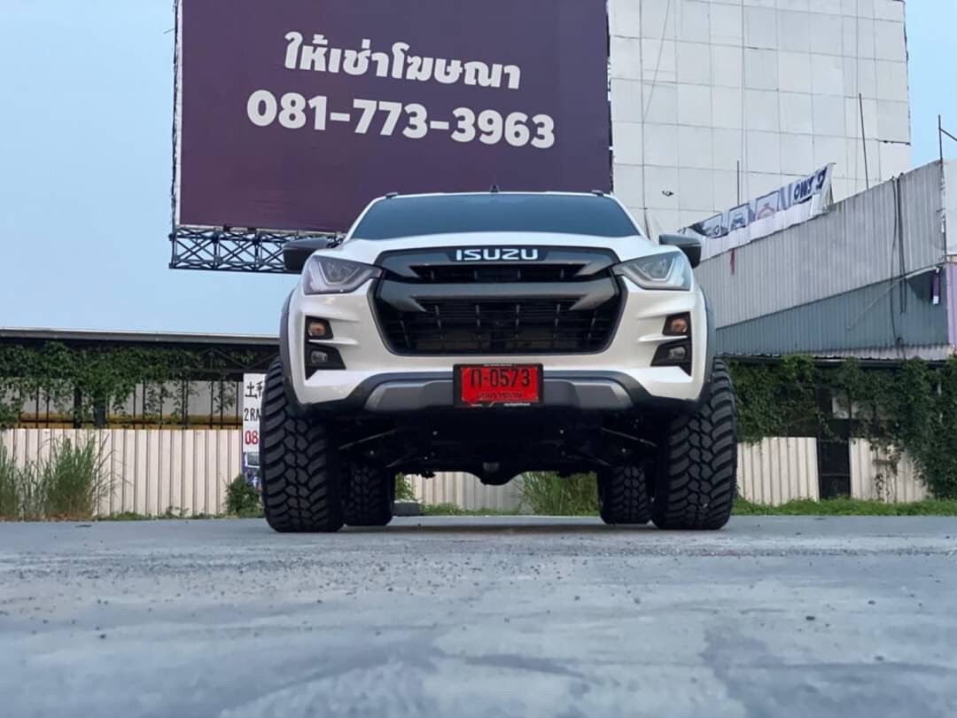 D-MAX มาไกลจากอุบลราชธานี จัดทรงเมกาที่ STEP9