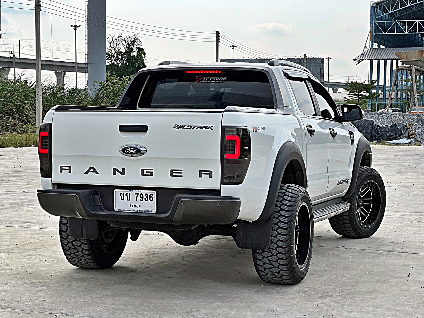 FORD_RANGER_จองคิวมาจากระยอง แต่งทรงเมกาที่ STEP9