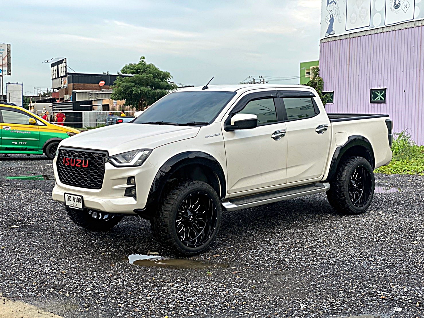 D-MAX ทรงเมกา มาไกลจากปราจีนบุรี