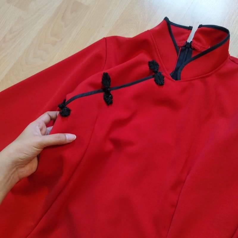 เดรสกี่เพ้าสีแดง