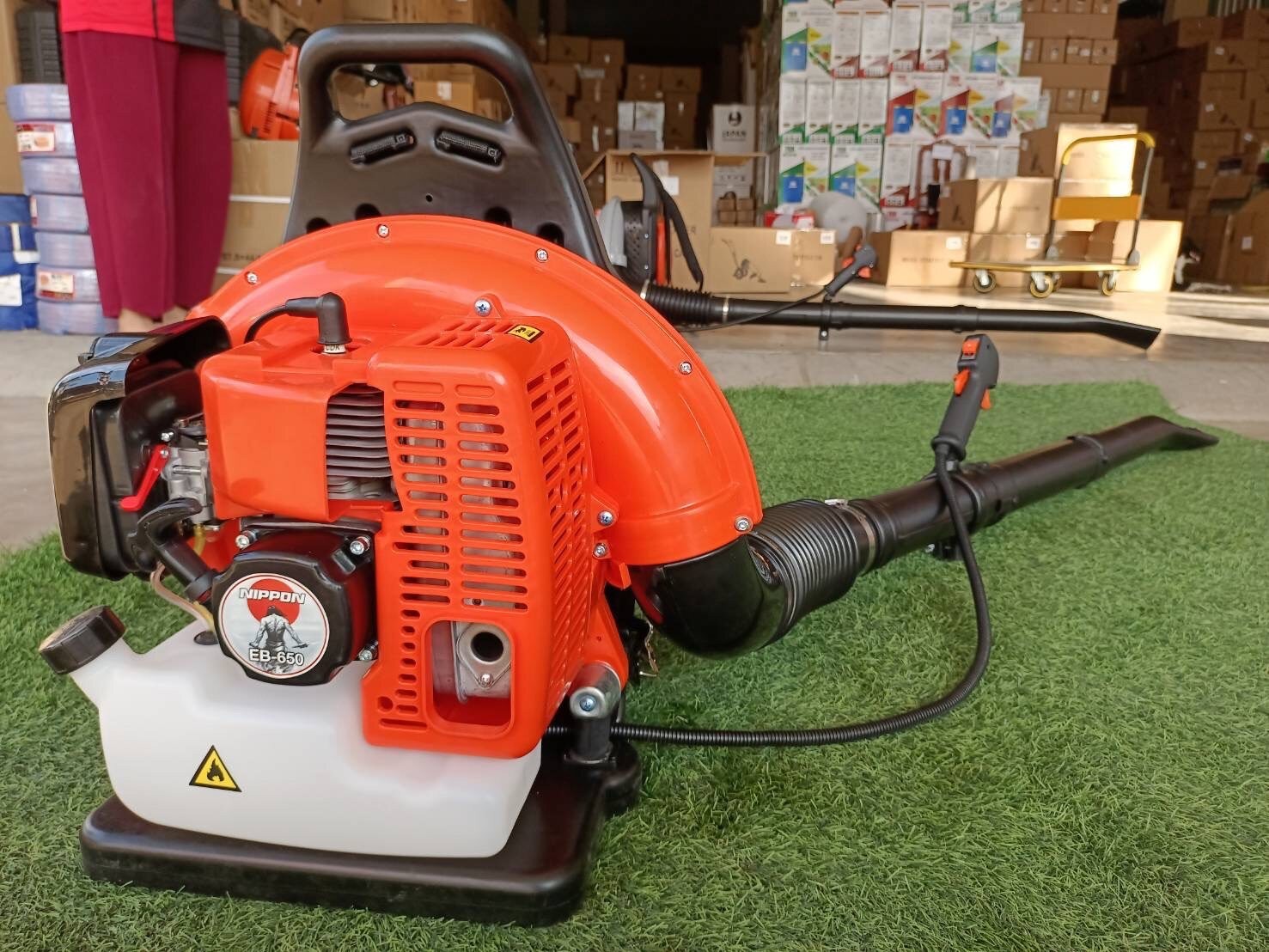 NIPPON #EB 650 เครื่องเป่าลมสะพายหลัง เป่าใบไม้ เป่าไฟป่า เครื่องยนต์เบนซิน 2 จังหวะ 4 แรงม้า