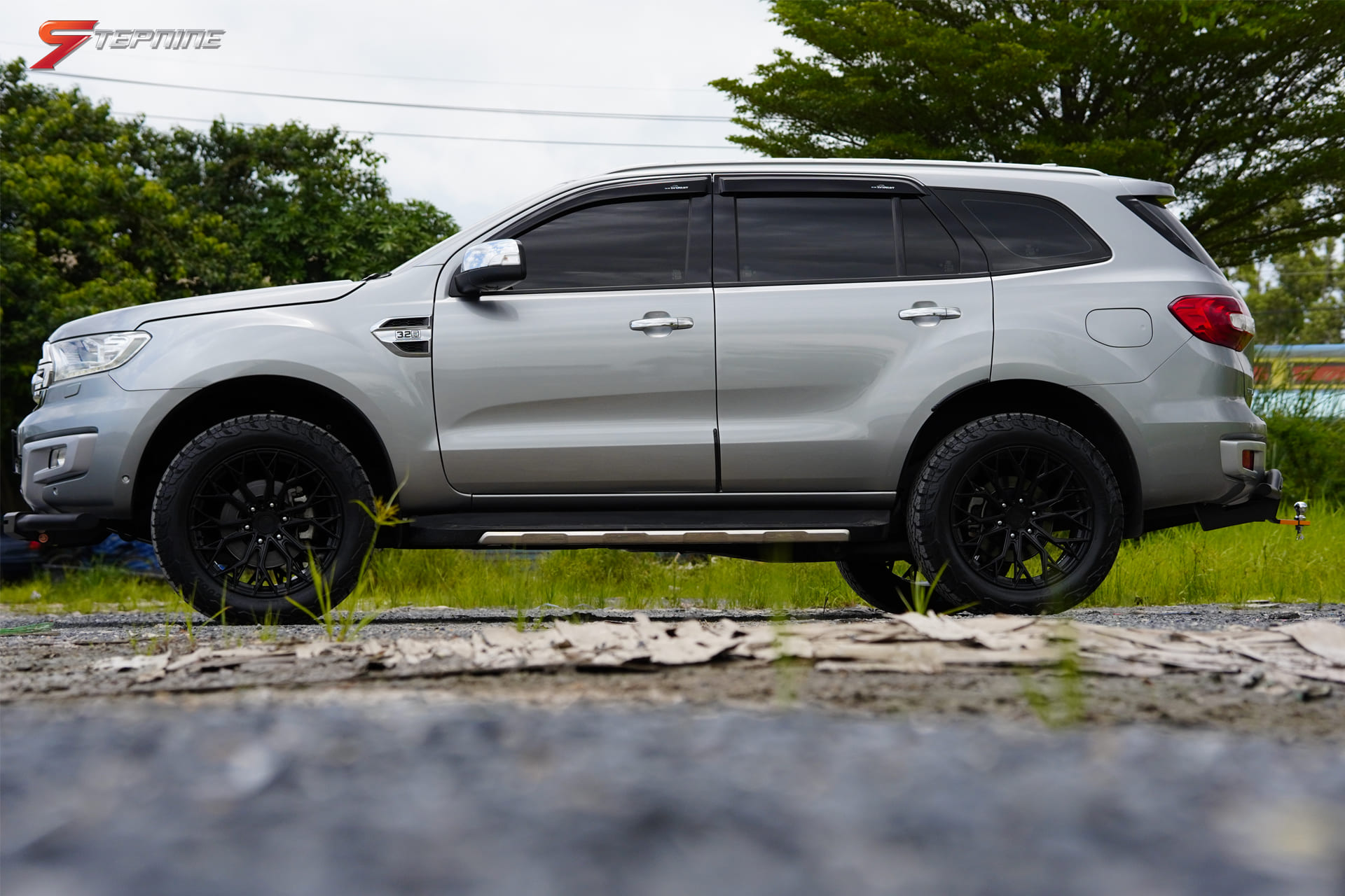 FORD EVEREST ทรงวัยรุ่นดูไบ จัดเต็ม ล้อ ยาง โช๊ค ท่อ