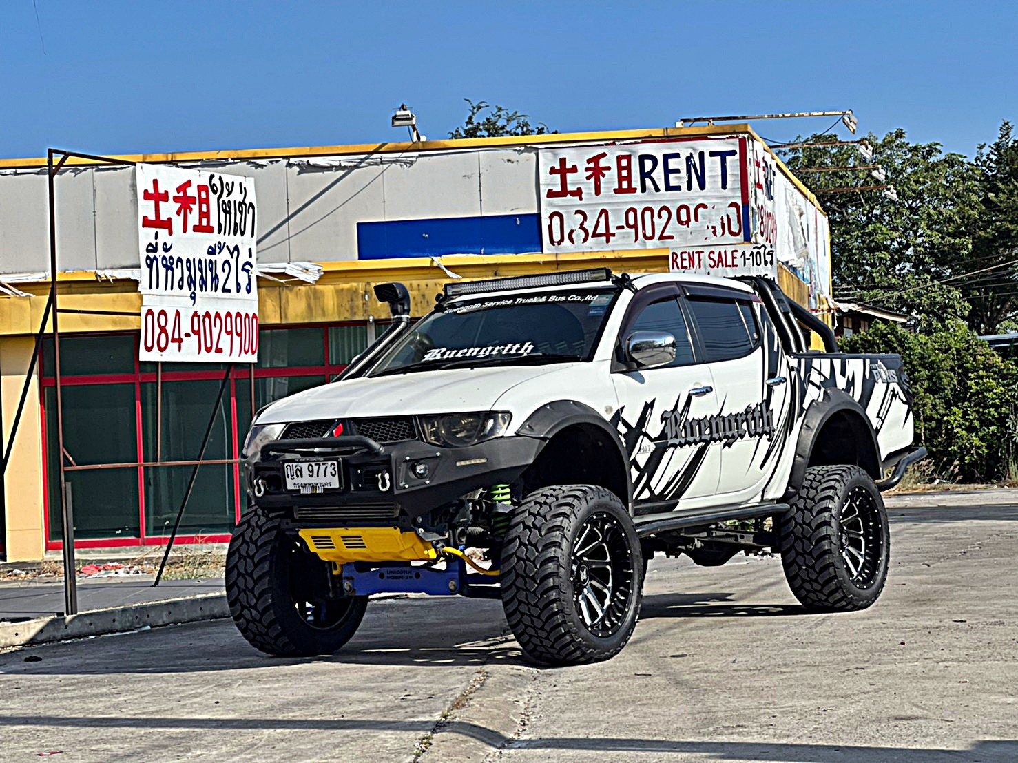 TRITON ทรงเมกา ที่ STEP9