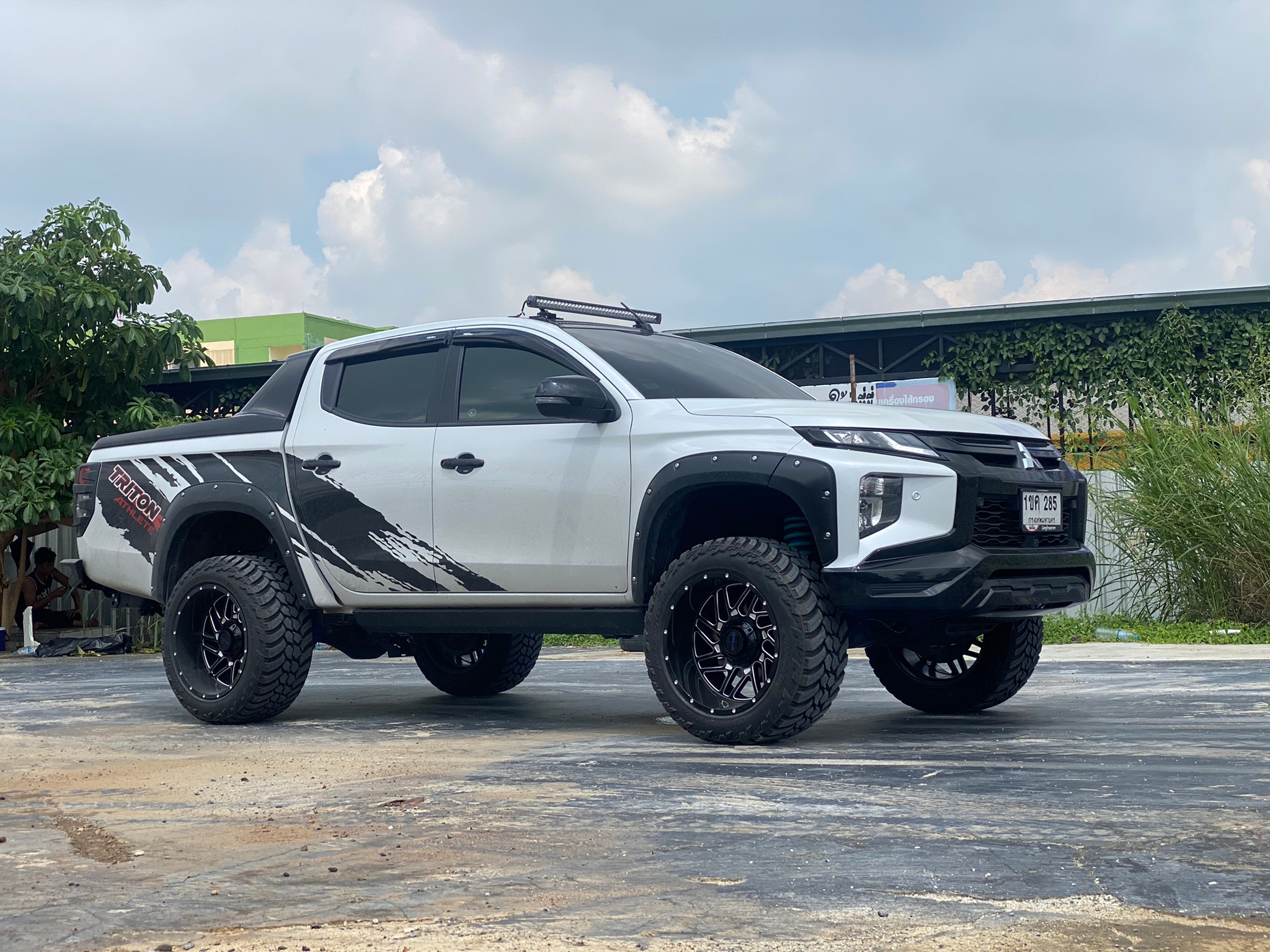 ล้อOFFROAD ขอบ20 ยาง AMP MTA 285/55-20 ปี21