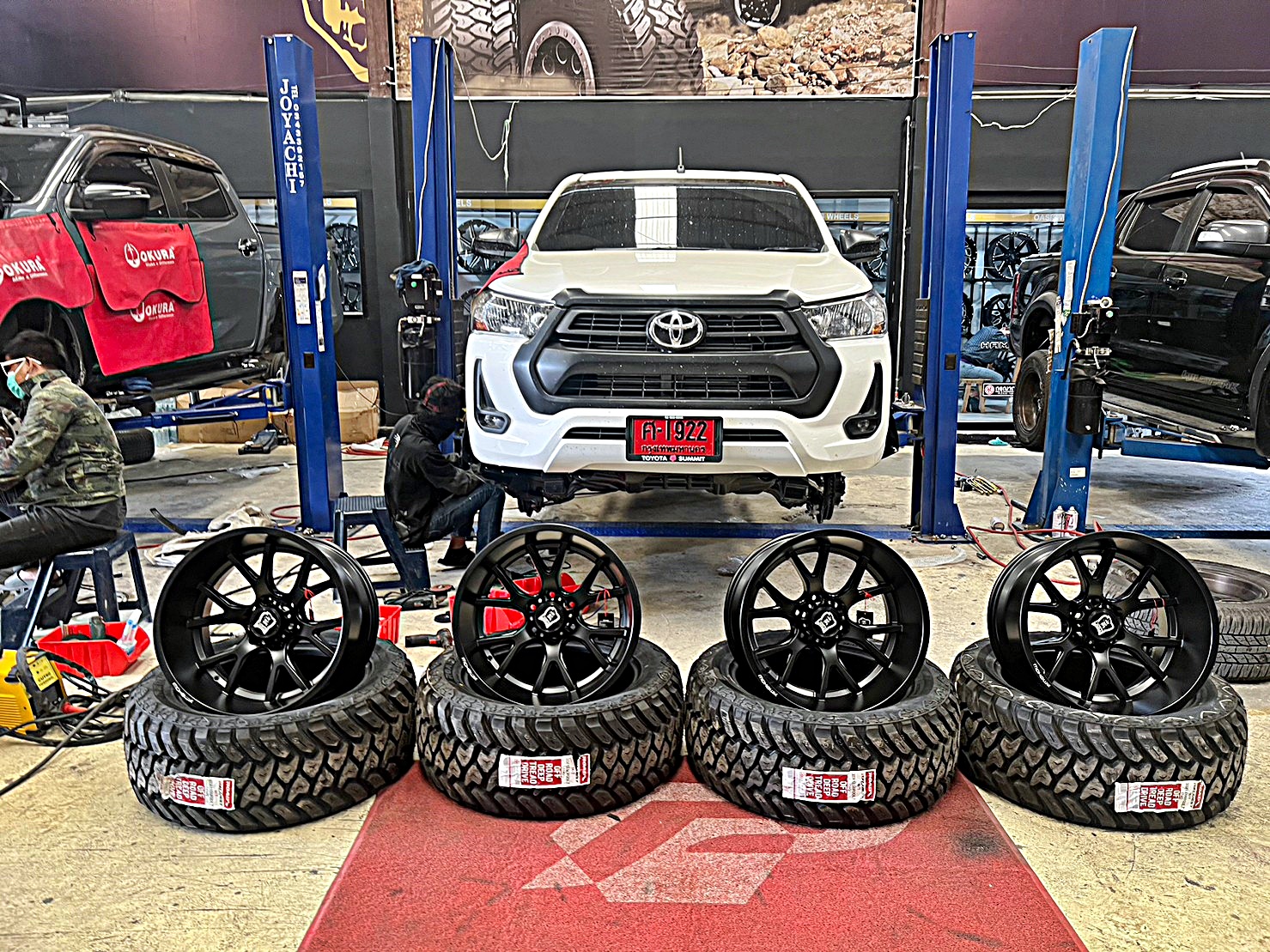 TOYOTA REVO แต่งทรงเมกาที่ STEP9