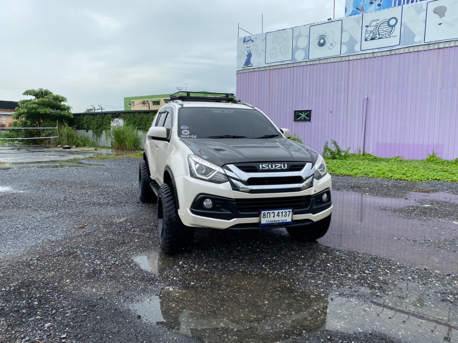 MU-X ทรงเมกา หล่อที่ STEP9