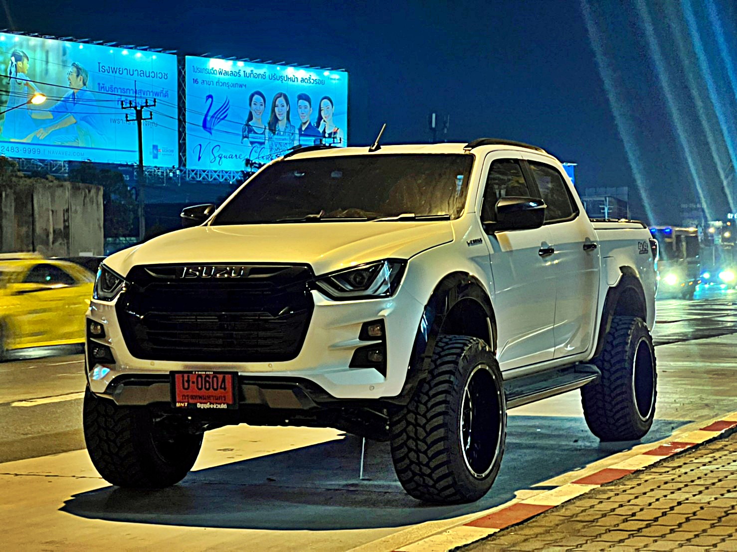 D-MAX ทรงเมกา คันนี้จาก นครปฐม