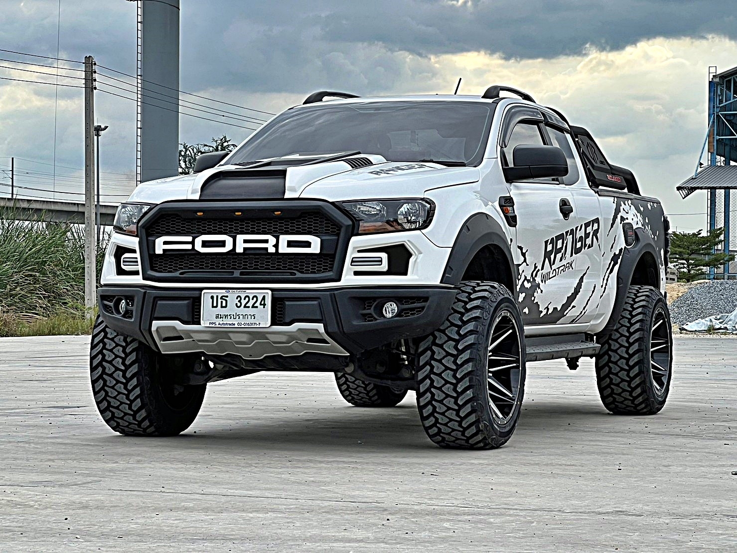 เฮียสั่งลุย โปรโมชั่น ปีใหม่ ล้อยาง ทรงเมกา