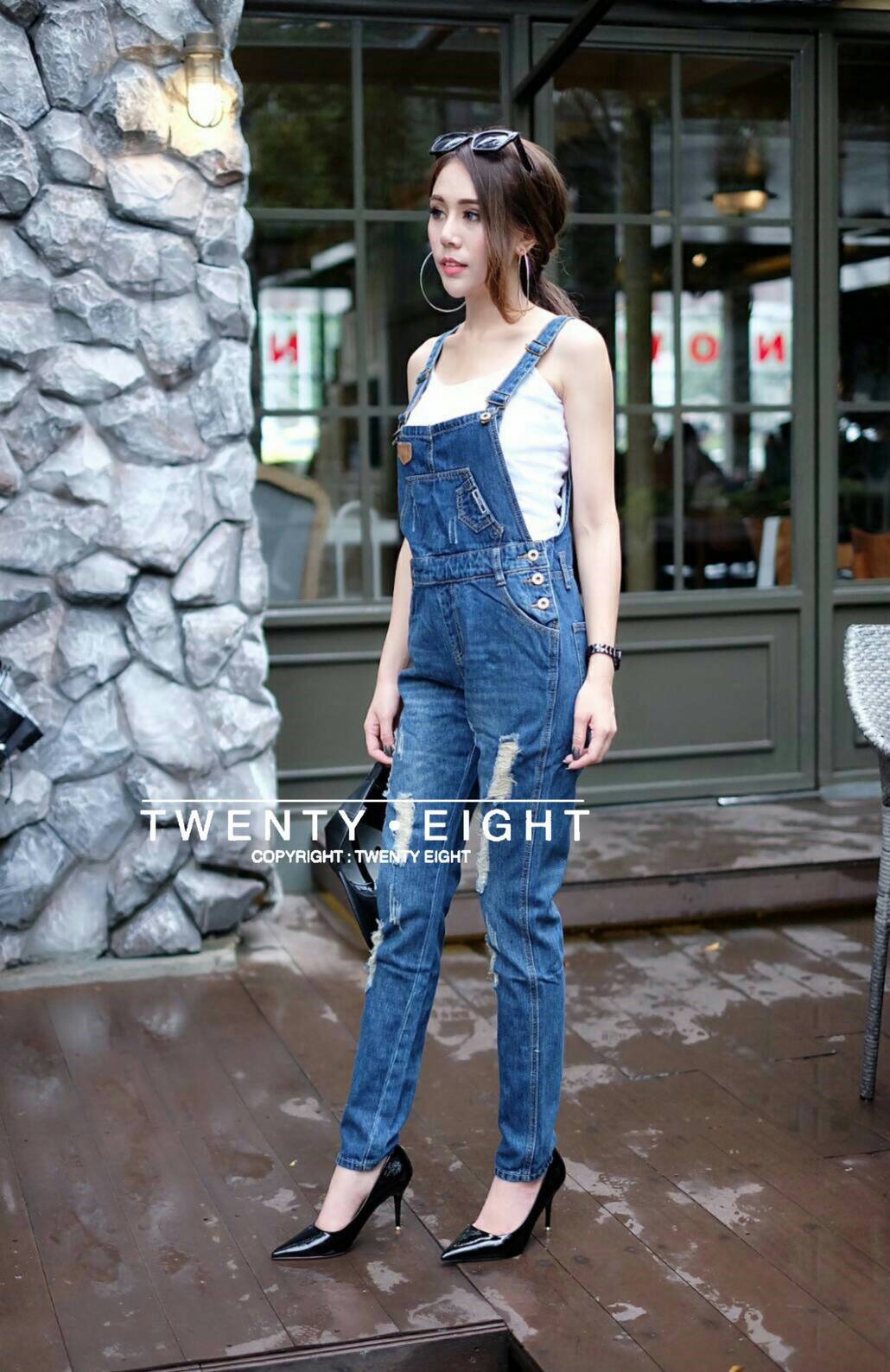 เอี๊ยมยีนส์ขายาว แต่งขาดเท่ห์ๆ