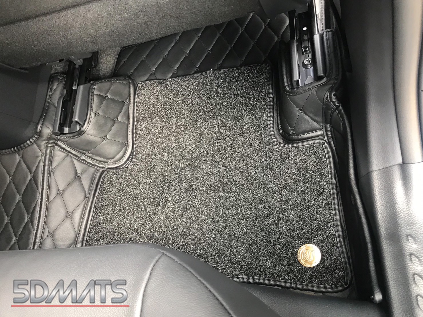 พรมปูพื้นรถยนต์ 7D TOYOTA CHR / CHR Hybrid พรม7D PLUS+ สีดำ เสริมใยดักฝุ่น เต็มคัน