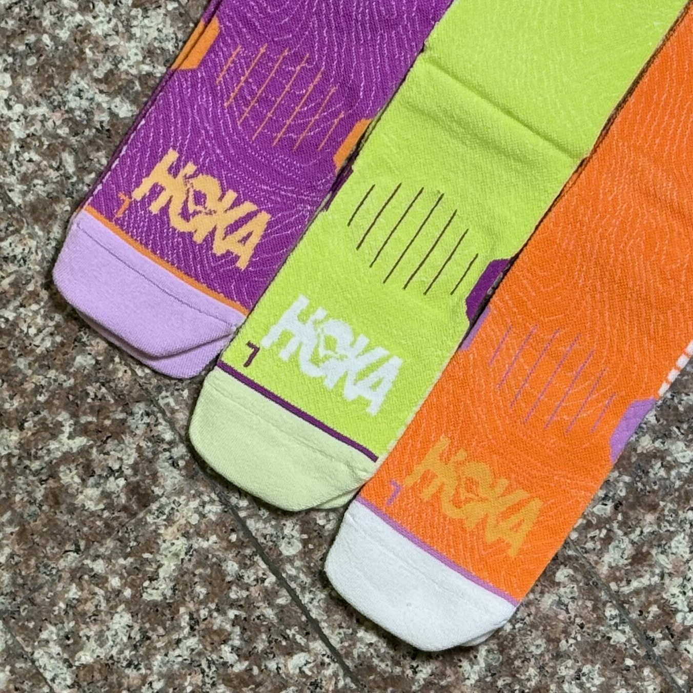 ถุงเท้าวิ่ง HOKA Running Crew Socks ‘SUMMER’ #แพค1คู่ (S,M,L)