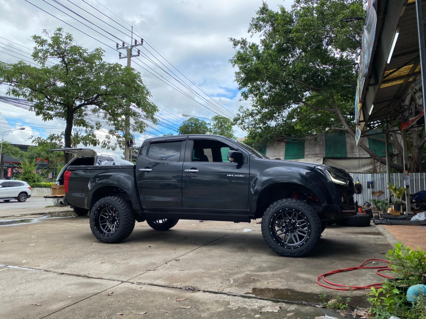 D-MAX จัดทรงเมกา ที่ STEP9 หล่อทุกลำ