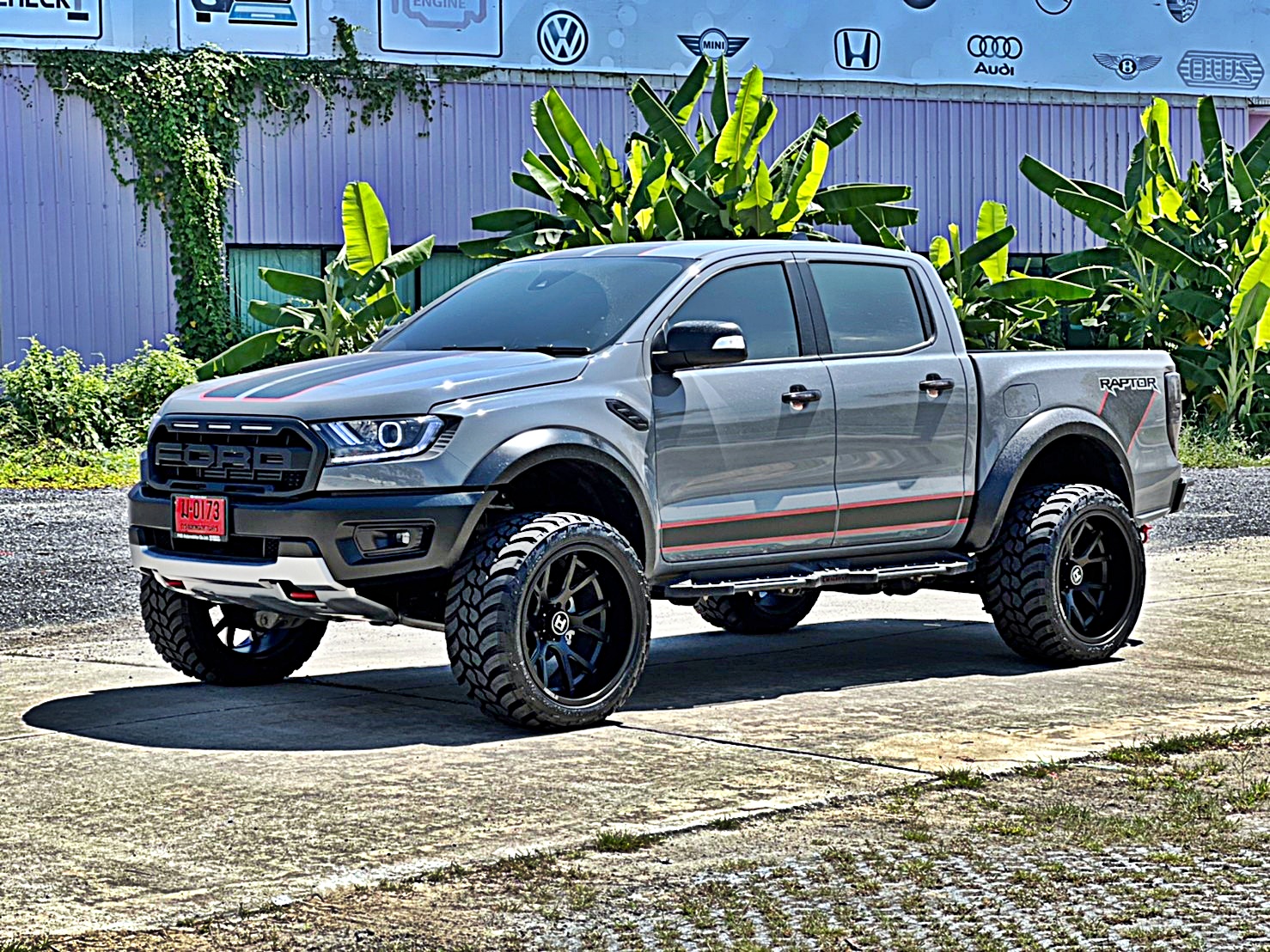 FORD RAPTOR ทรงเมกา่ ล้อ HOSTILE H113