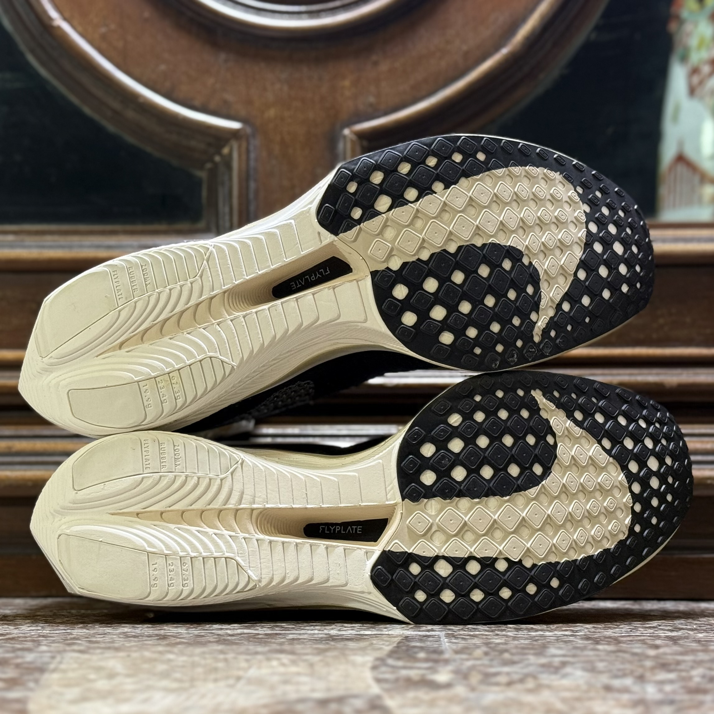 รองเท้าวิ่ง Nike ZoomX Vaporfly Next% 3 (M10/10.5US)