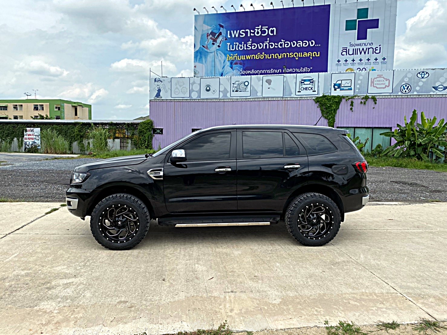 FORD EVEREST ป้ายแดงจัดล้อ20 แบบไม่ยก