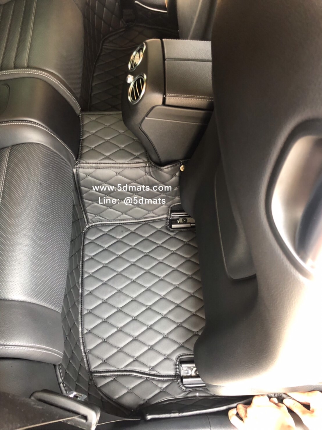พรมปูพื้นรถยนต์6D VIP BENZ C-COUPE W205 หนังสีดำล้วน รวมแผ่นท้าย 4 -6ชิ้น เต็มคัน