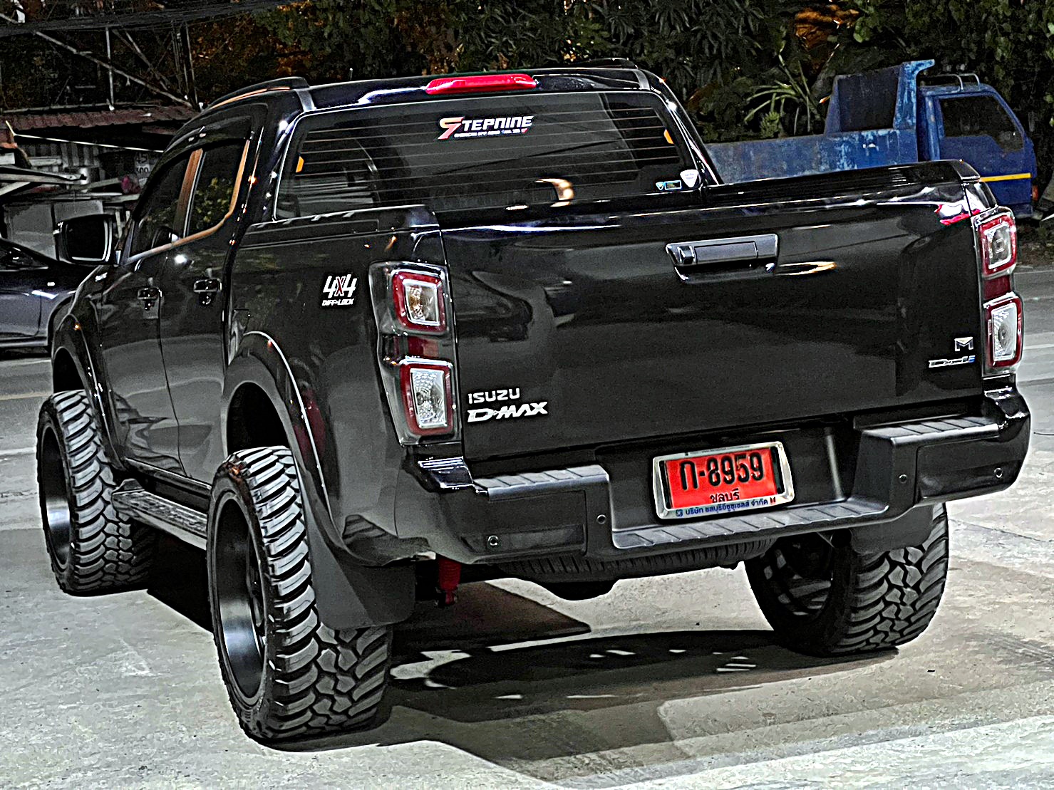 D-MAX ทรงเมกา จัดล้อแท้ HOSTILE ที่ STEP9