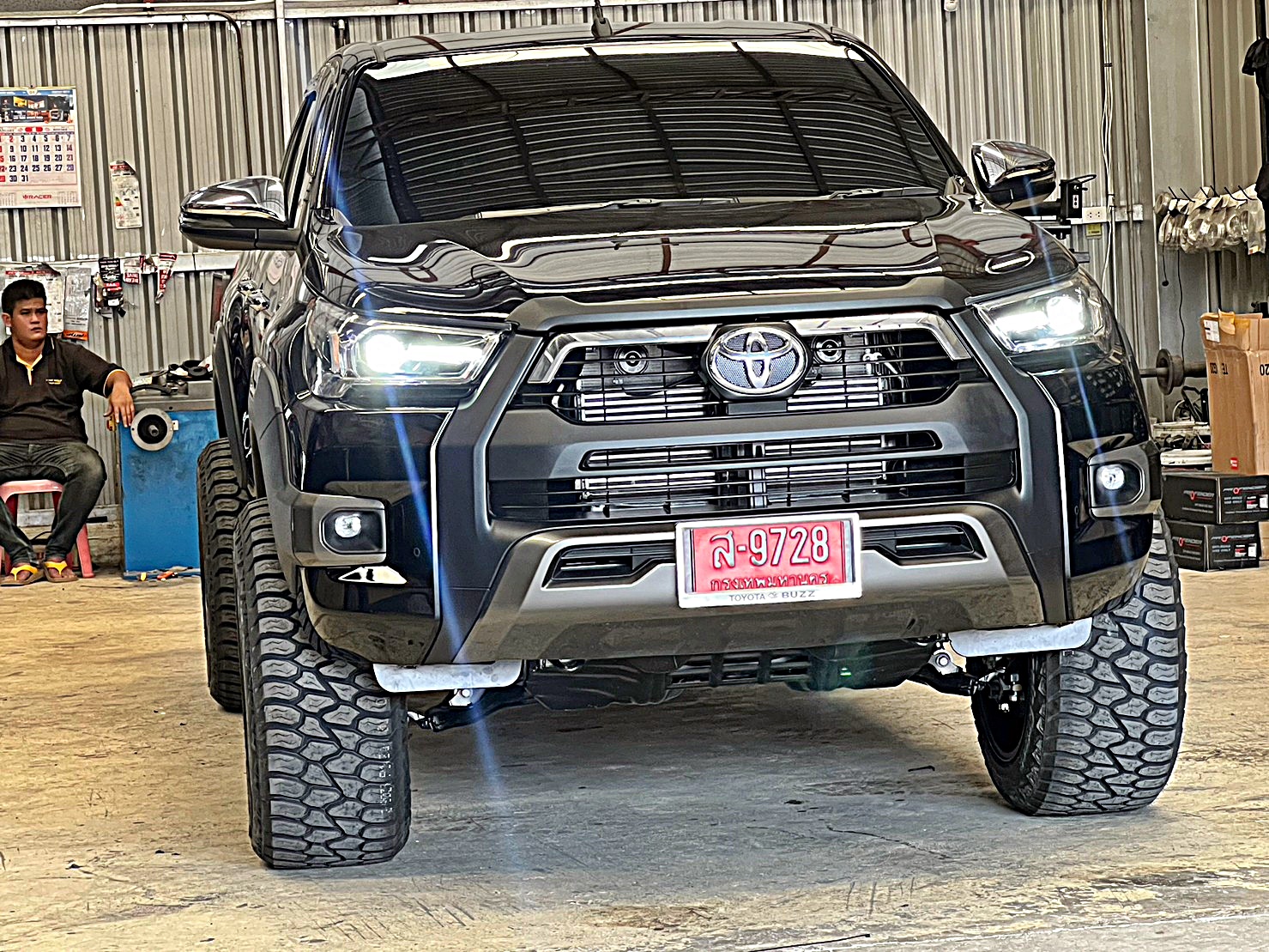 TOYOTA REVO แต่งทรงเมกาที่ STEP9