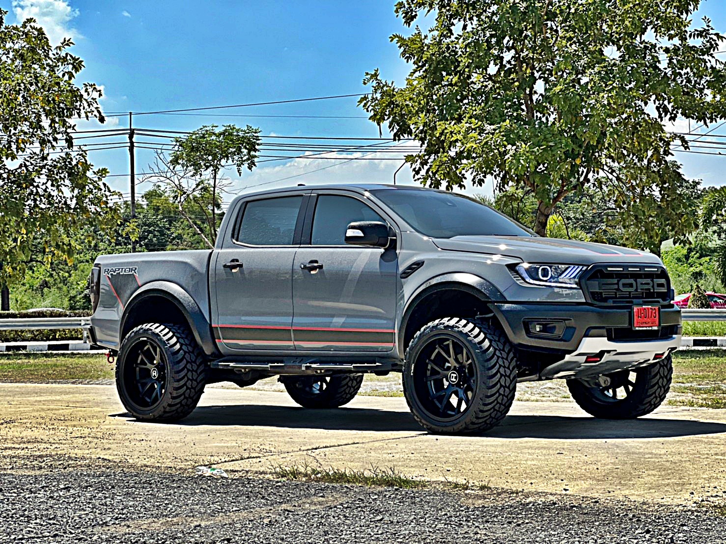 FORD RAPTOR ทรงเมกา่ ล้อ HOSTILE H113