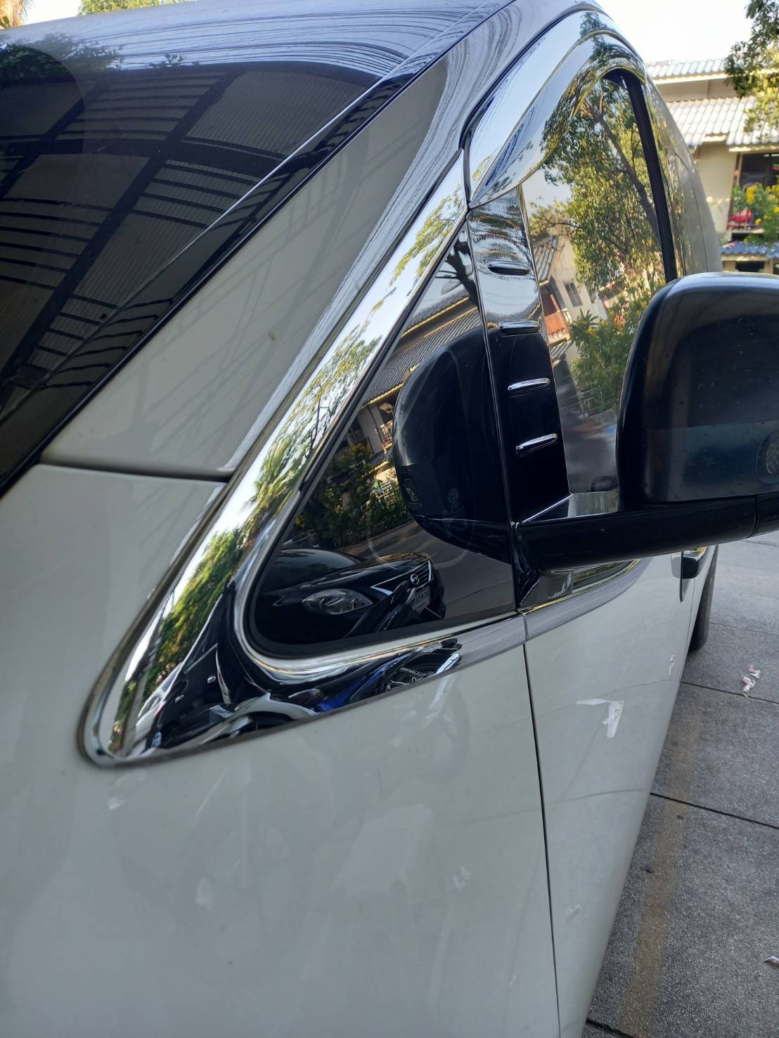 โครเมี่ยมแต่งเสาAหน้า Hyundai Staria เกรดพรีเมี่ยมนำเข้าจากเกาหลีแท้ 100%