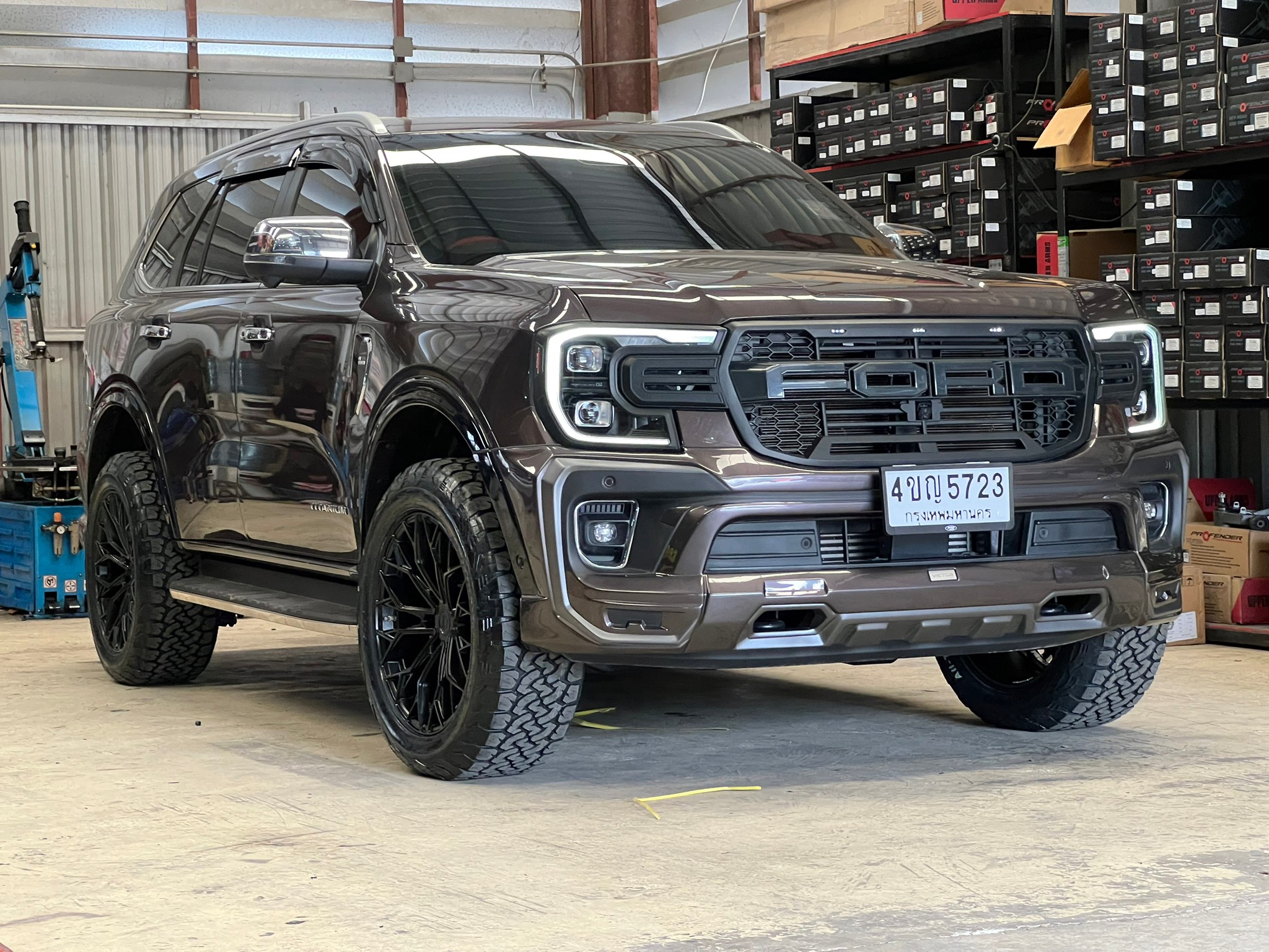 FORD EVEREST NEXTGEN มาแต่งรถยนต์ เปลี่ยนล้อยาง ทรงเมกา