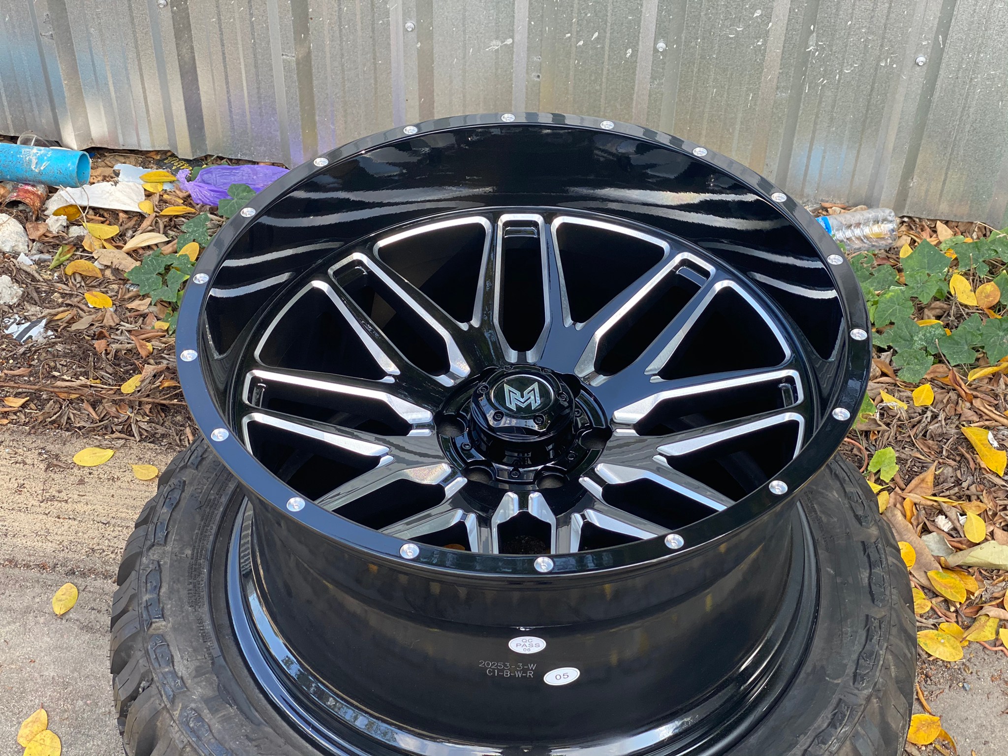 MAGNETIC 22x12 ET-44 CROSSWIND MT 33/12.5R22
