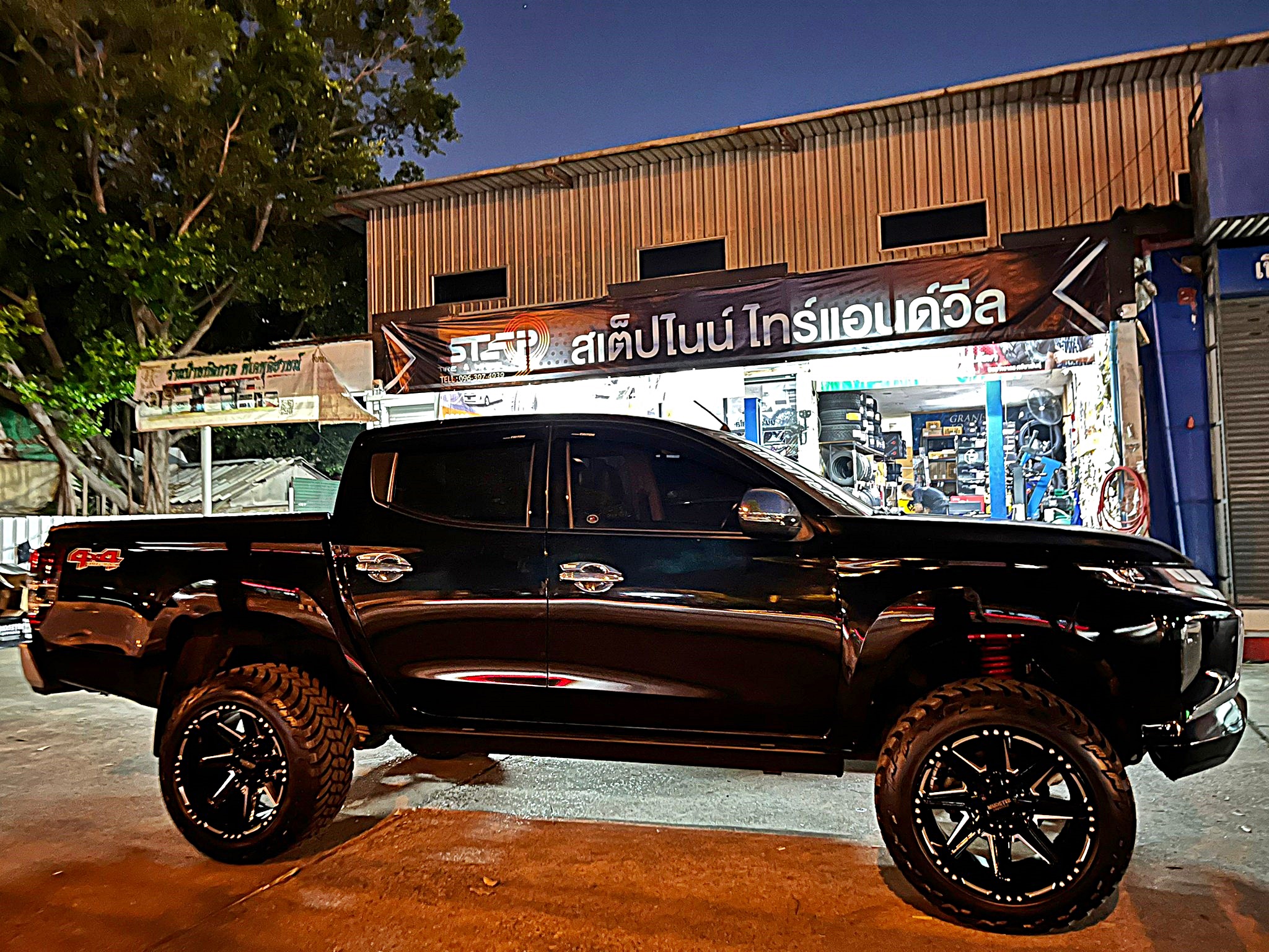 TRITON ทรงเมกา ที่ STEP9