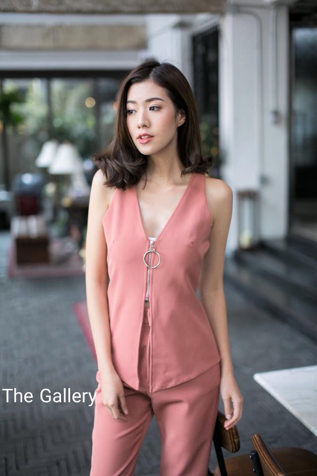 ชุดเซ็ตเสื้อแต่งซิปเก๋ๆ แมตซ์กับกางเกงทรงสวย