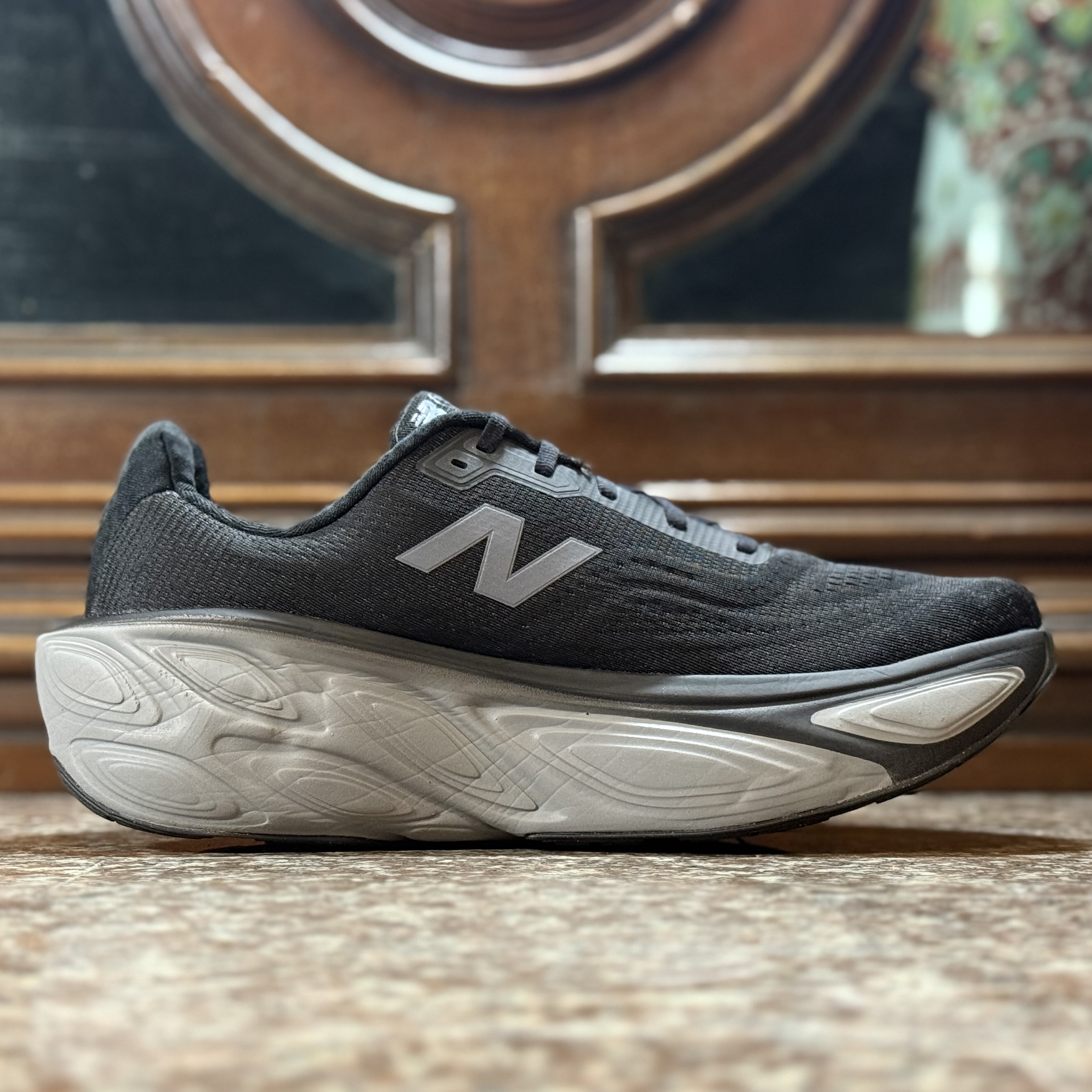 รองเท้าวิ่ง New Balance Fresh Foam X More V5 ‘BLACK’ #มือ2 (M12US)