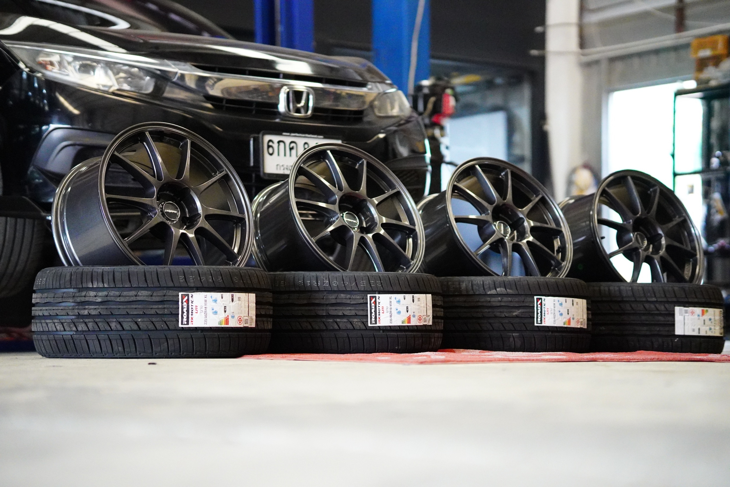 HONDA CIVIC เปลี่ยนยางเเละเเม็ก ROAD-X 235/40-18 U11