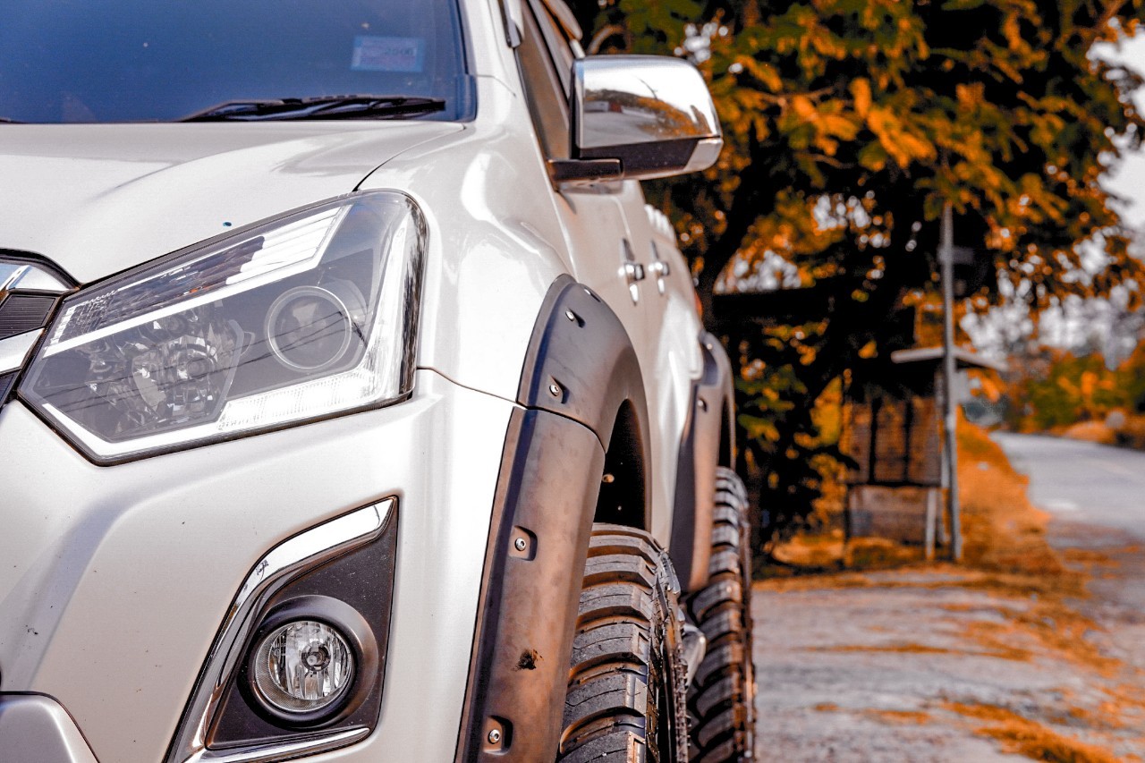 ISUZU D-MAX แต่งเมกา โคตรหล่อที่ STEP9