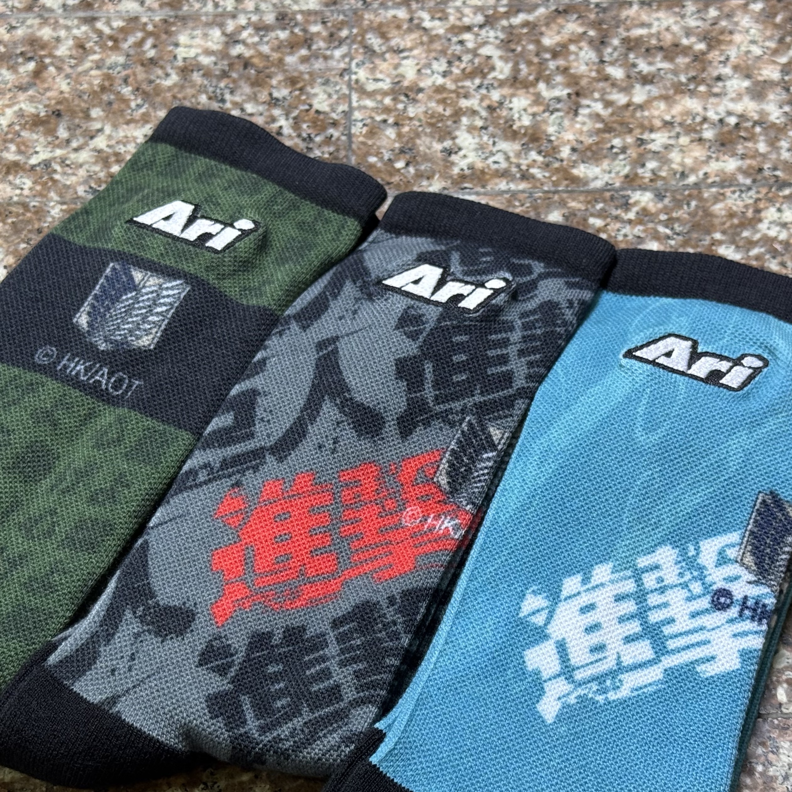 ถุงเท้าวิ่ง Ari X AOT Running Socks ‘LIMITED’ (3สี)