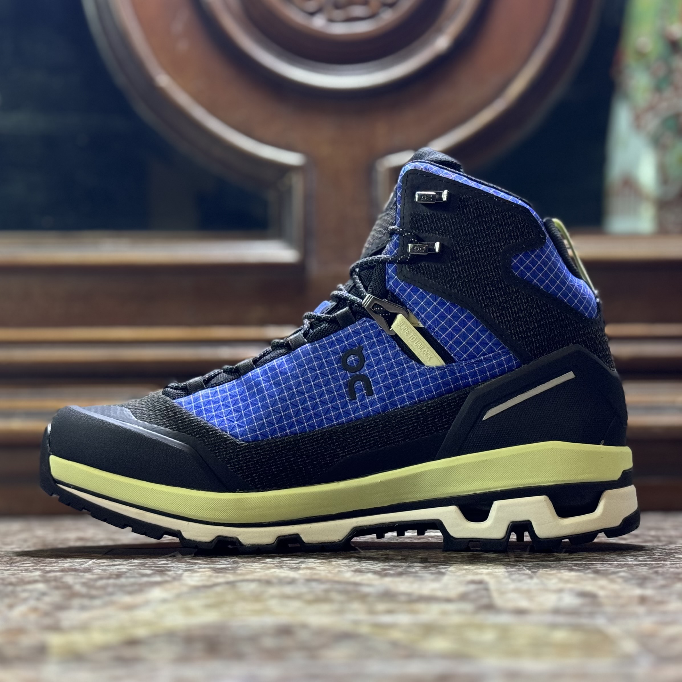 รองเท้าเดินป่า On CloudAlpine Waterproof (M8/8.5/9US)